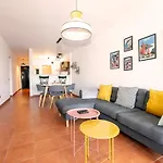 Apartment Artistic Beachfront *