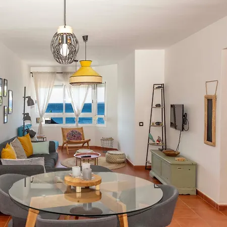 Apartment Artistic Beachfront *