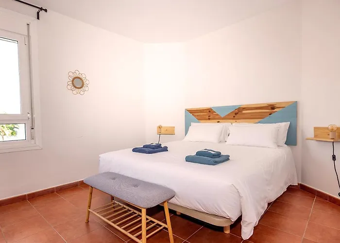 Artistic Beachfront Радазул