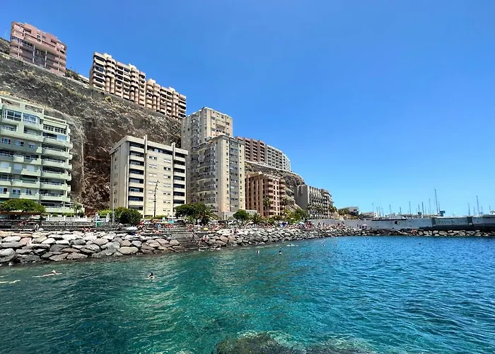 Апартаменты Artistic Beachfront Радазул