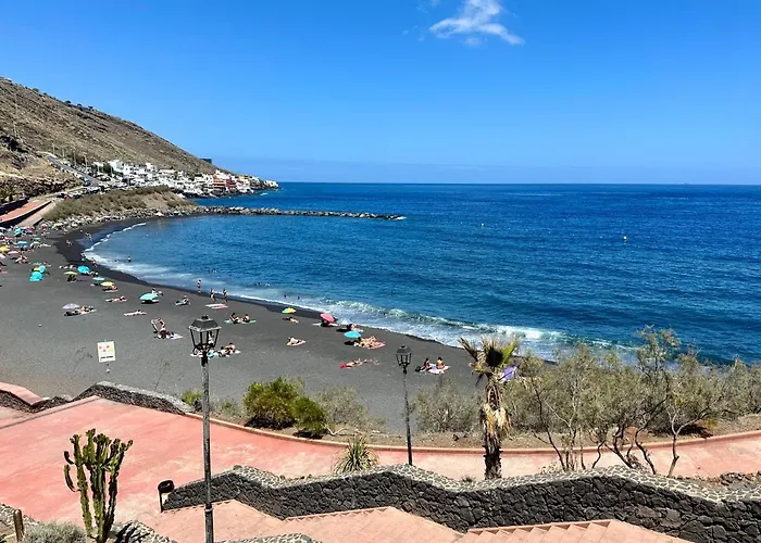 Artistic Beachfront Апартаменты Радазул