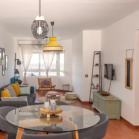 Artistic Beachfront Appartement