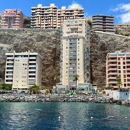 Artistic Beachfront Daire *