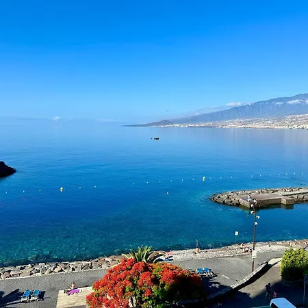 Artistic Beachfront Daire *