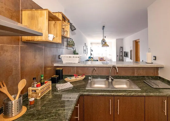 Artistic Beachfront Daire *