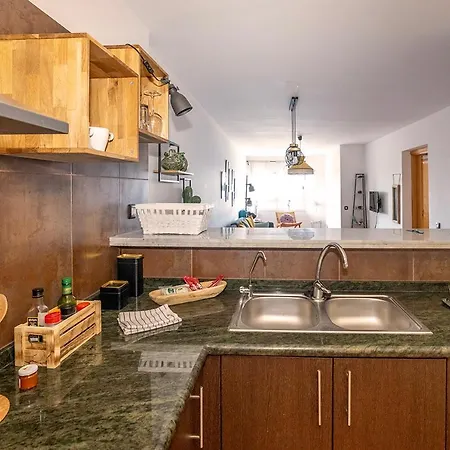 Artistic Beachfront Διαμέρισμα *