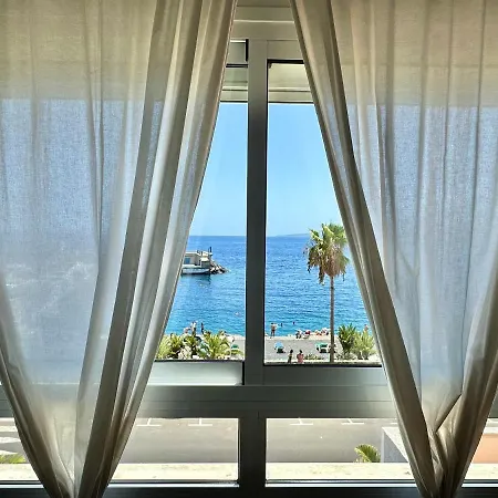 Διαμέρισμα Artistic Beachfront Radazul